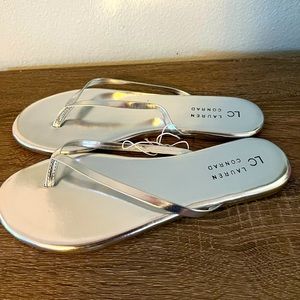 NWOT Lauren Conrad Silver Flip Flop Sandal